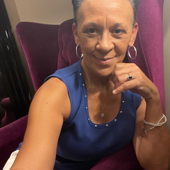 Meet your Posher, Amanda - Picture 3 of 5